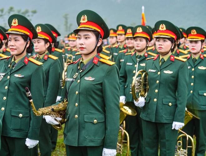 Nữ hạ sĩ xinh đẹp trong hàng ngũ khối trưởng quân đội diễu binh, diễu hành- Ảnh 13.