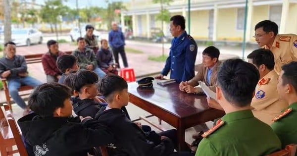 A group of students in Quang Ngai threw rocks at a train… for fun.