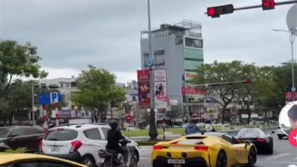 Aclarar y manejar con rigor el convoy de superdeportivos que descaradamente se saltó la luz roja.