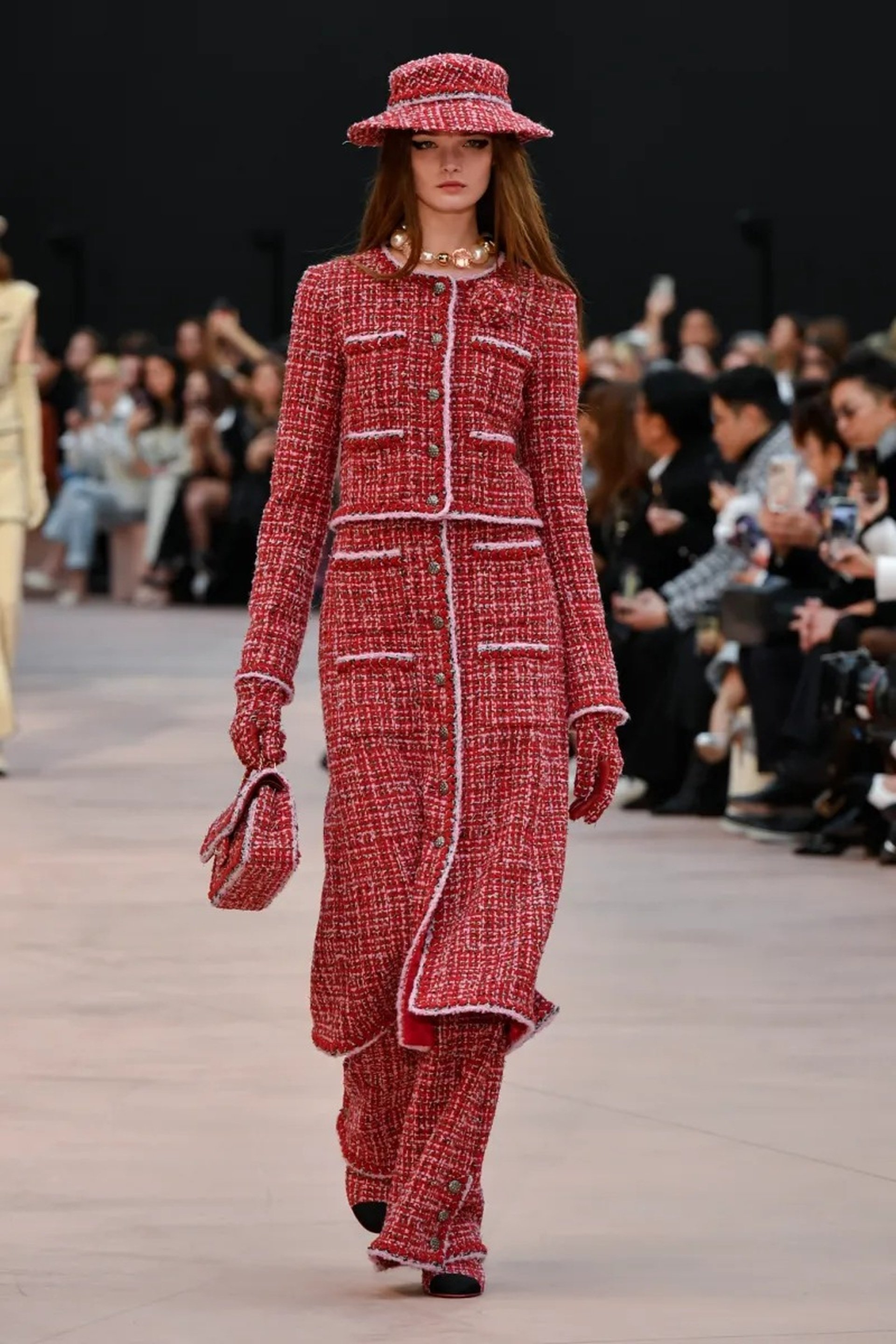 Jennie vắng mặt, Vương Nhất Bác hóa nam thần ở show diễn Chanel - 25