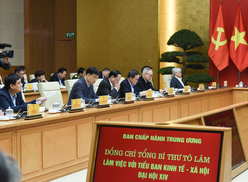 [Photo] General Secretary To Lam works with the Economic-Social Subcommittee of the 14th National Party Congress photo 4