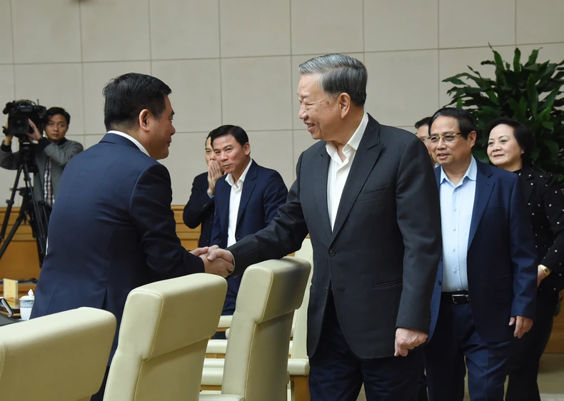 [Photo] Le secrétaire général To Lam travaille avec le sous-comité économique et social du 14e Congrès national du Parti, photo 2