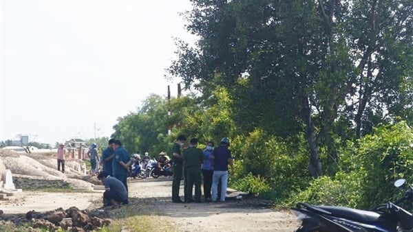 Man's body found under tree in cemetery