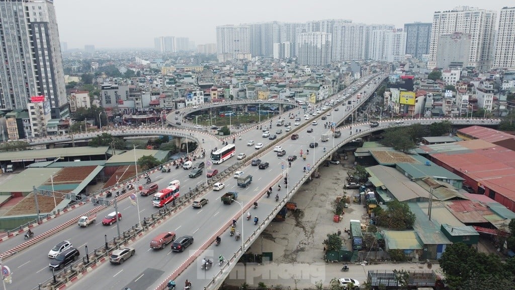 Der Fuß der Vinh-Tuy-Brücke ist beschädigt und verunstaltet (Foto 2)