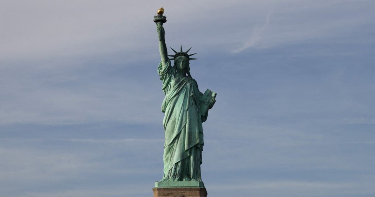 French MP demands US return Statue of Liberty