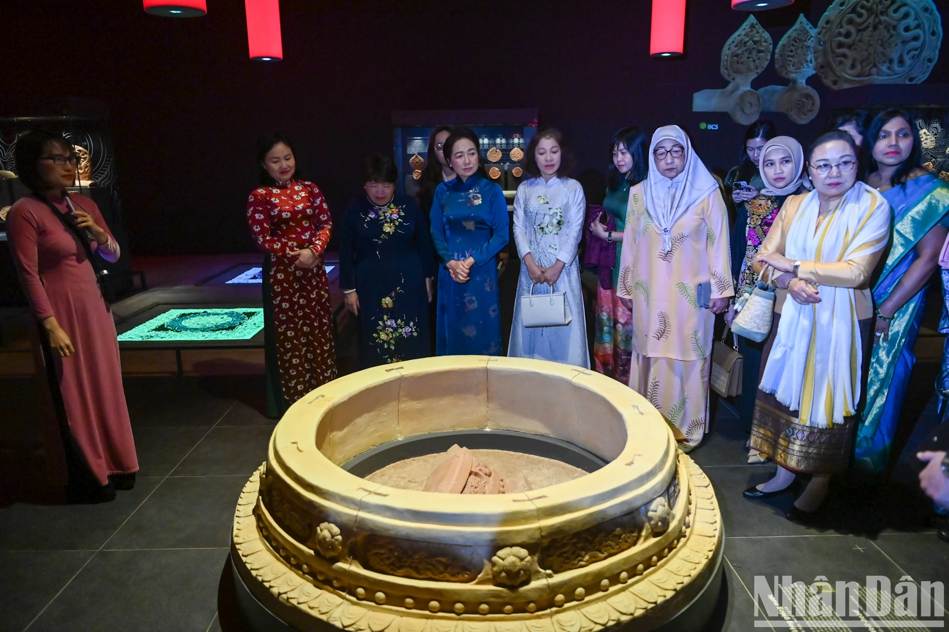 [Foto] La esposa del presidente de la Asamblea Nacional tuvo una reunión amistosa con el Grupo de Mujeres de la Comunidad de la ASEAN. Foto 4