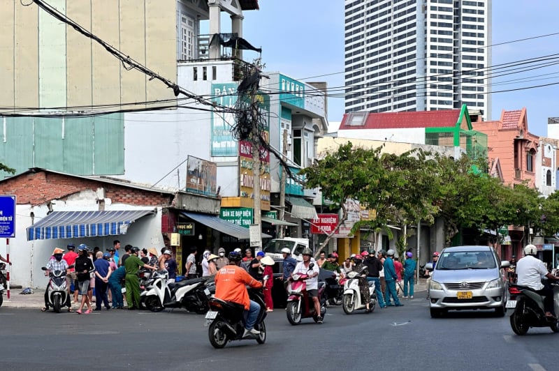 Xe ô tô 5 chỗ gây tai nạn liên hoàn, tài xế không tỉnh táo, có mùi bia rượu -1