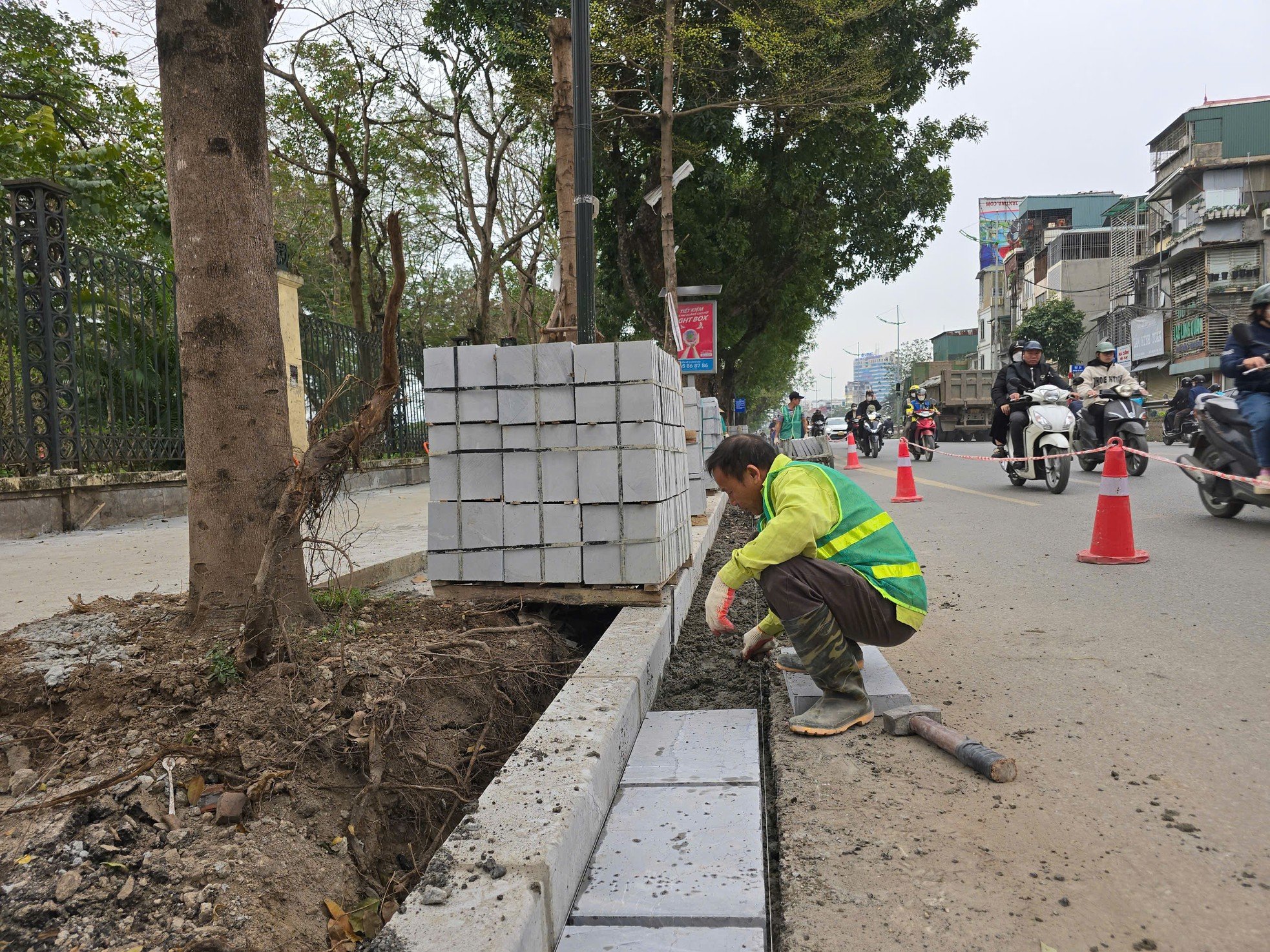 Hanoi derriba la valla del parque Thong Nhat en la calle Le Duan (foto 3)