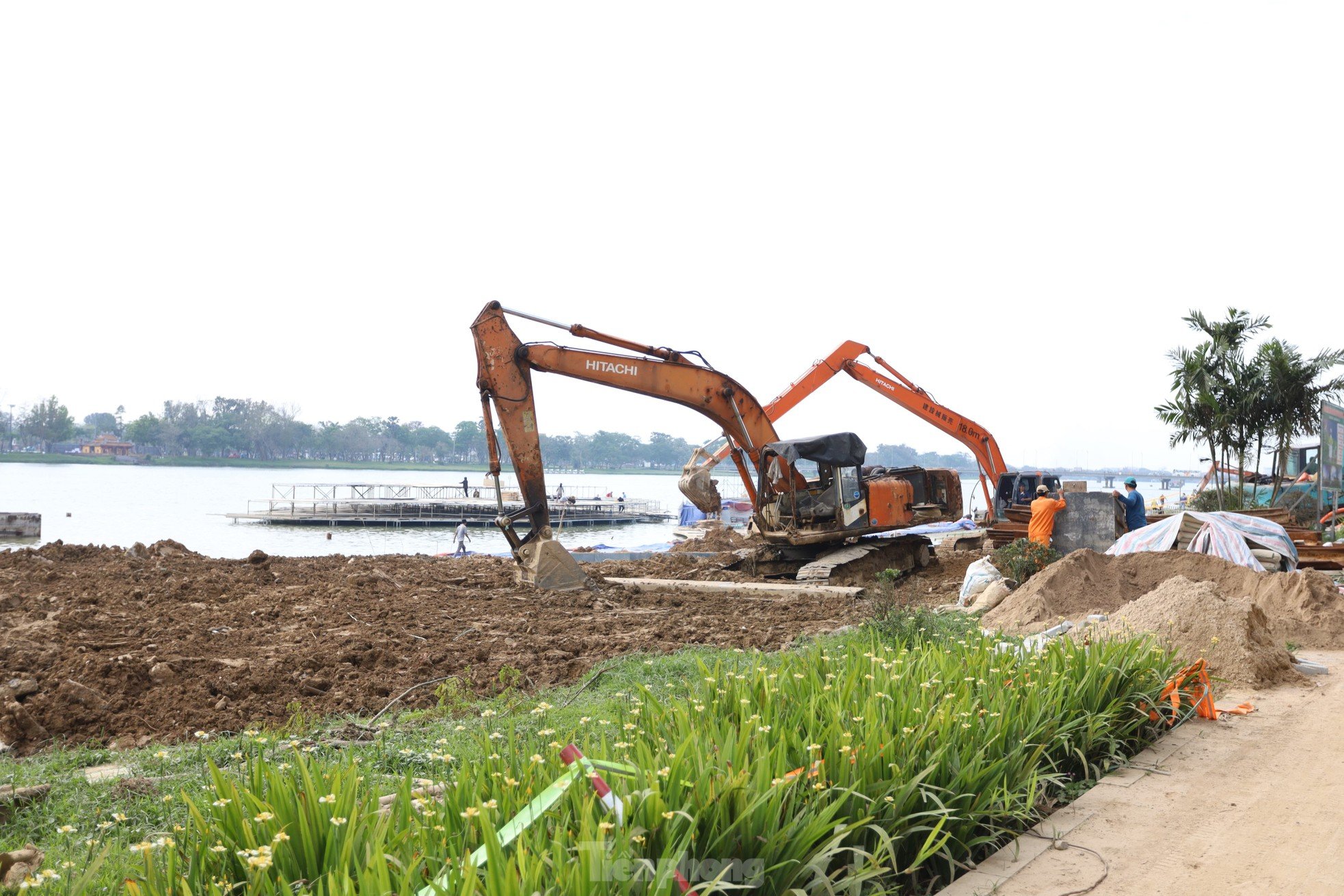 Close-up view of the multi-billion dollar live stage appearing for the first time along the Perfume River photo 8