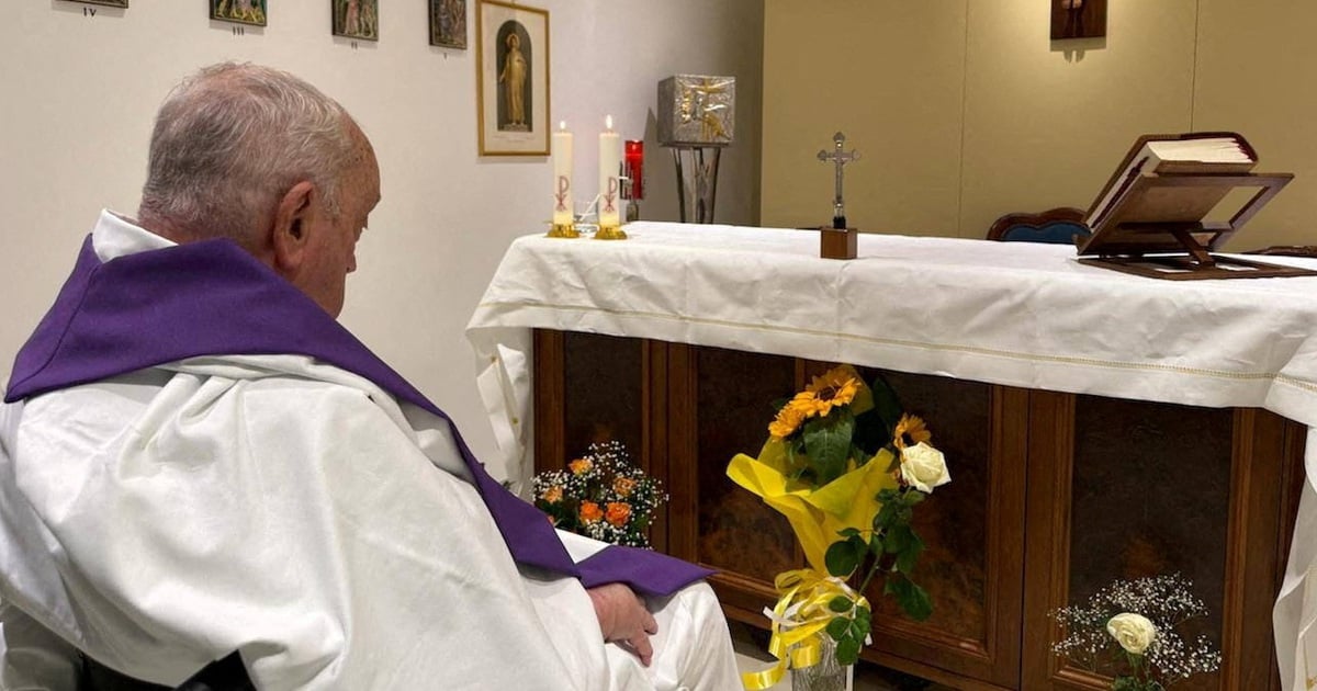 Les premières photos du pape François publiées après plus d'un mois d'hospitalisation