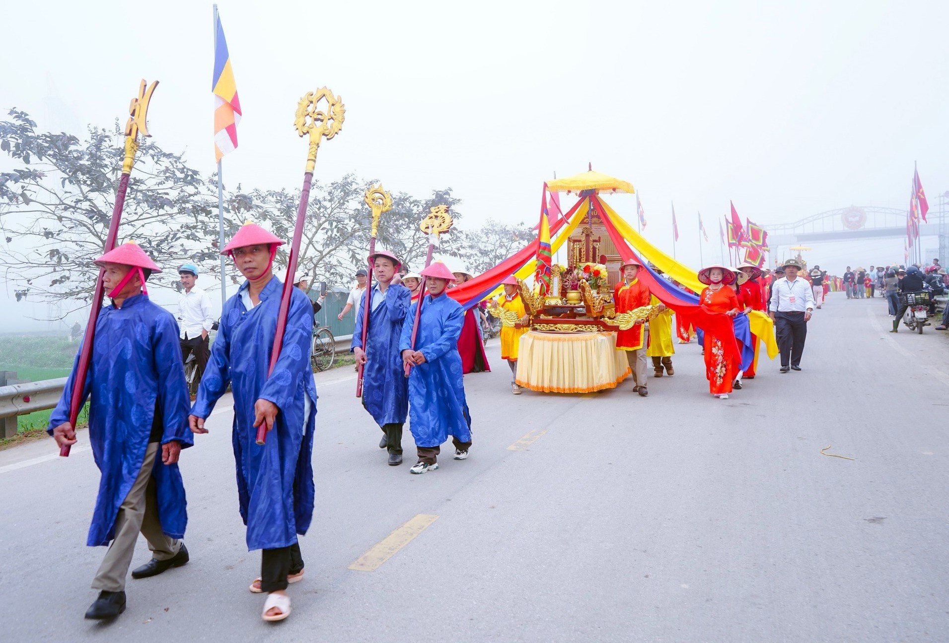 การแข่งขันกีฬาพื้นบ้านและตีกลองที่วัดกม-เทศกาลเจดีย์ ภาพ 3