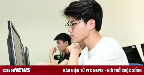 Ein anderer Student aus Bac Ninh leitet die Denkfähigkeitsprüfung an der Hanoi University of Science and Technology