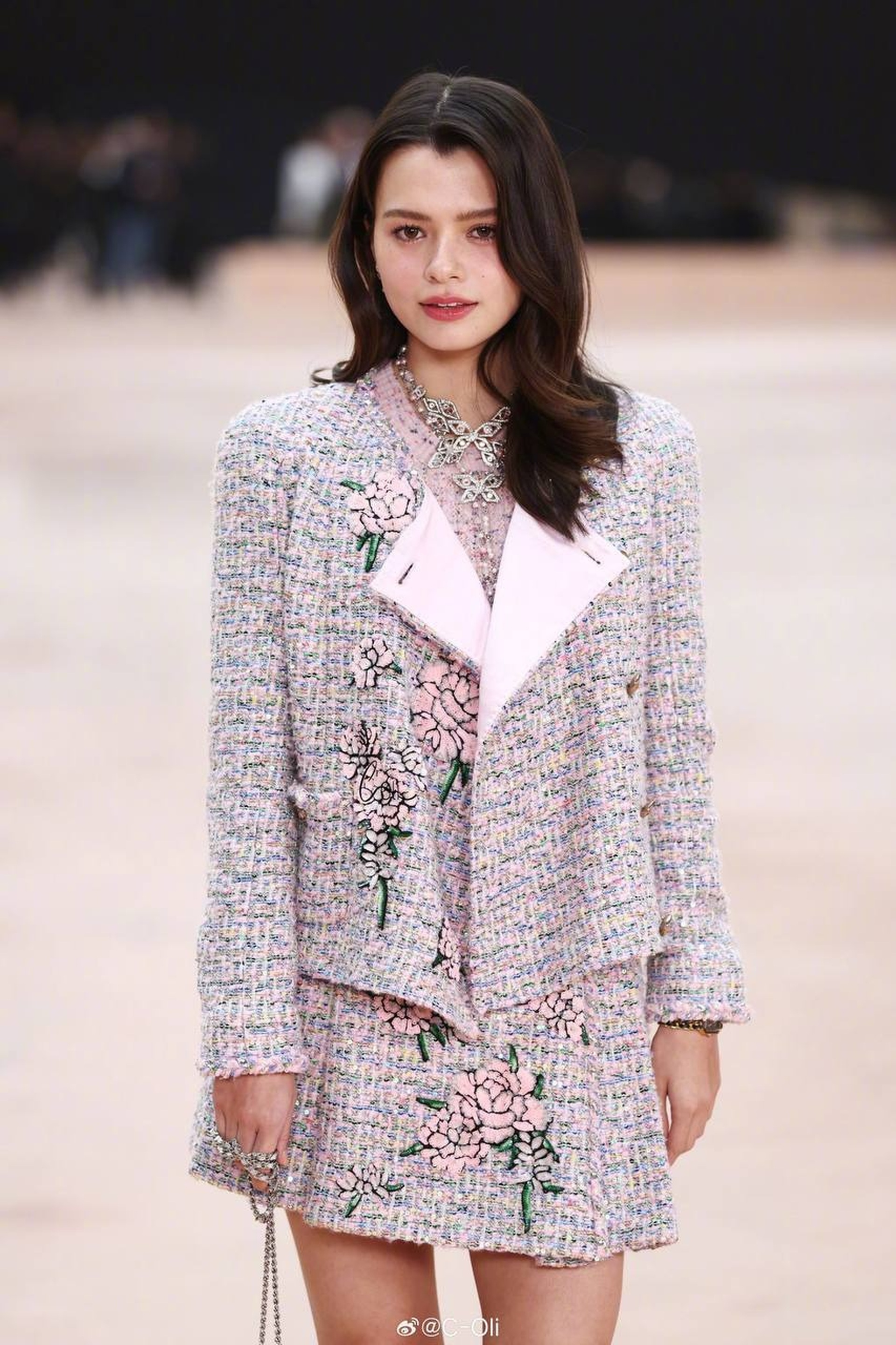 Jennie vắng mặt, Vương Nhất Bác hóa nam thần ở show diễn Chanel - 11