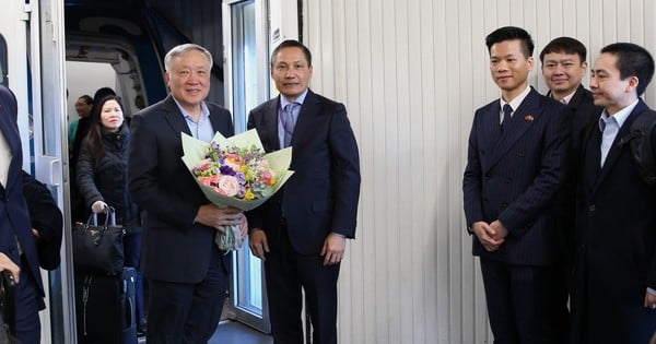 Permanent Deputy Prime Minister Nguyen Hoa Binh arrives in London