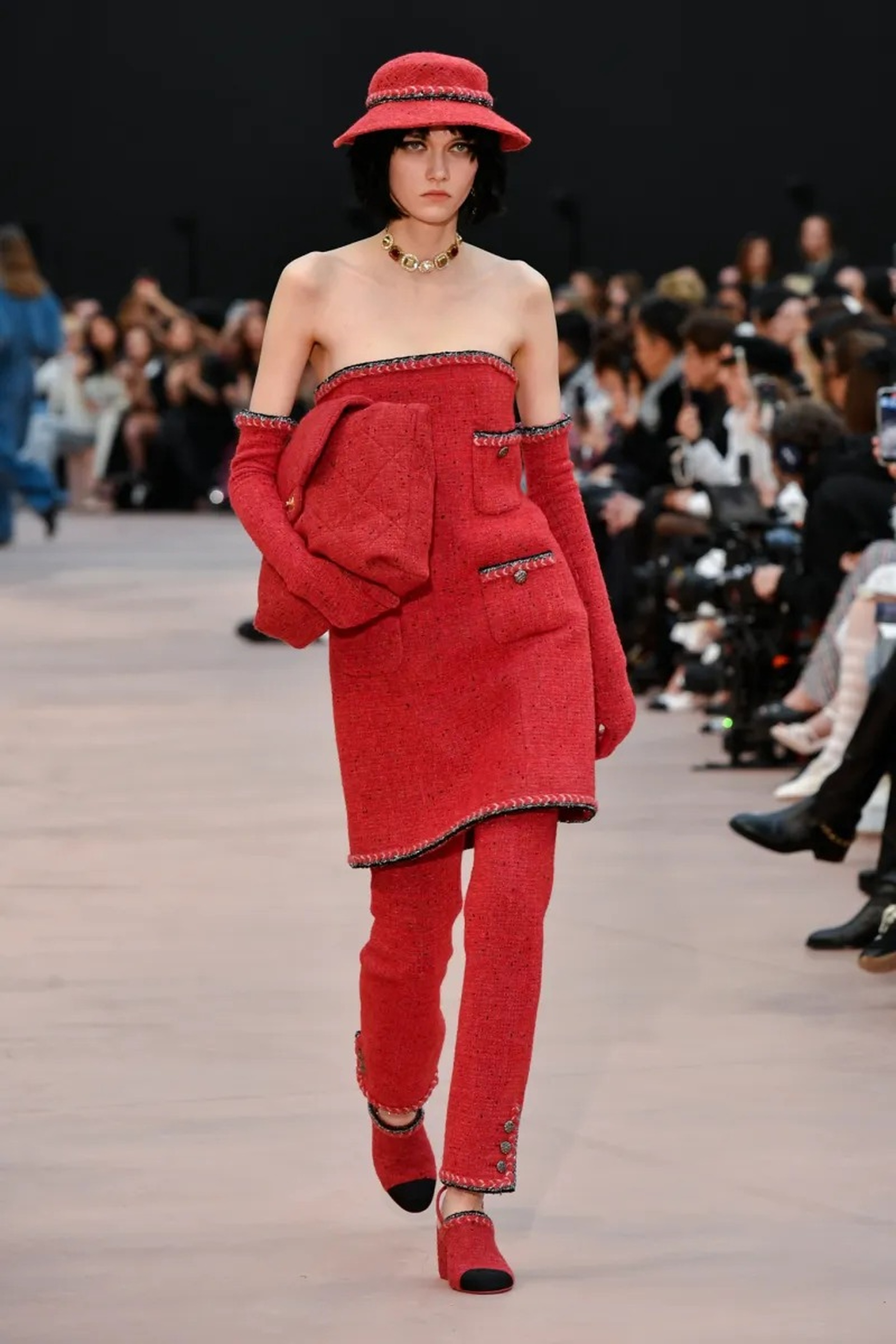 Jennie vắng mặt, Vương Nhất Bác hóa nam thần ở show diễn Chanel - 30
