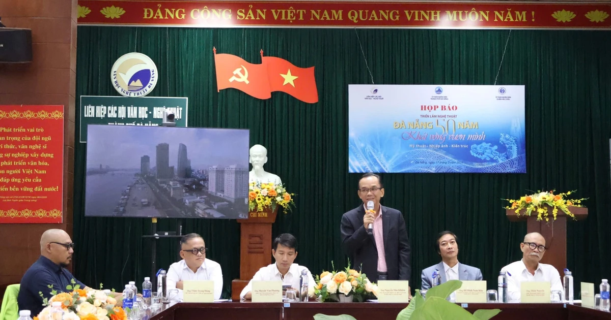 More than 300 works are introduced at the exhibition "Da Nang 50 years - Aspiration to rise"