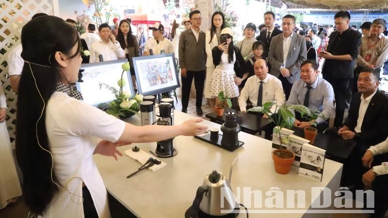 Unternehmen und Menschen erwarten durch das Kaffeefestival eine starke Verbreitung des vietnamesischen Kaffees