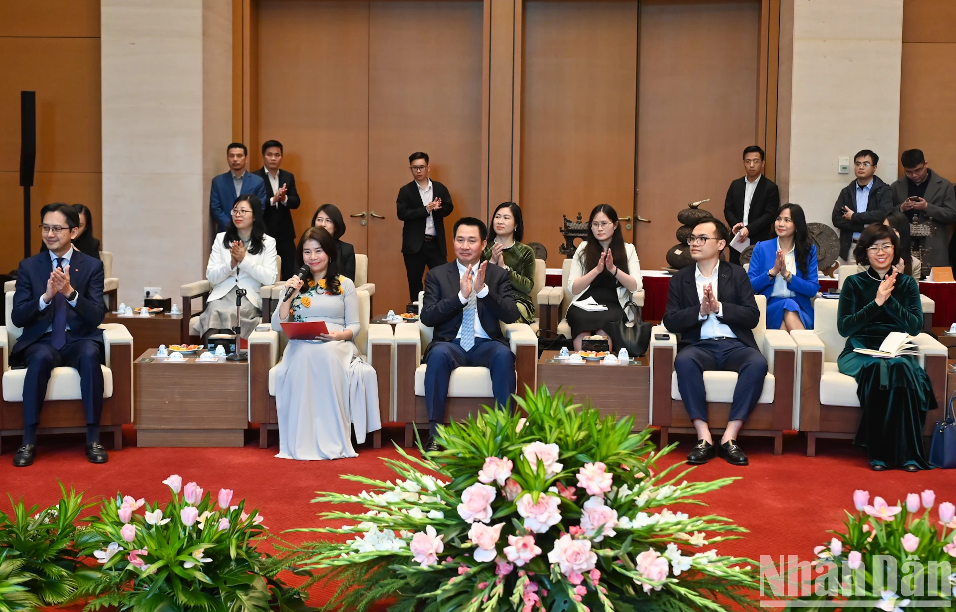 [Foto] La esposa del presidente de la Asamblea Nacional tuvo una reunión amistosa con el Grupo de Mujeres de la Comunidad de la ASEAN. Foto 6