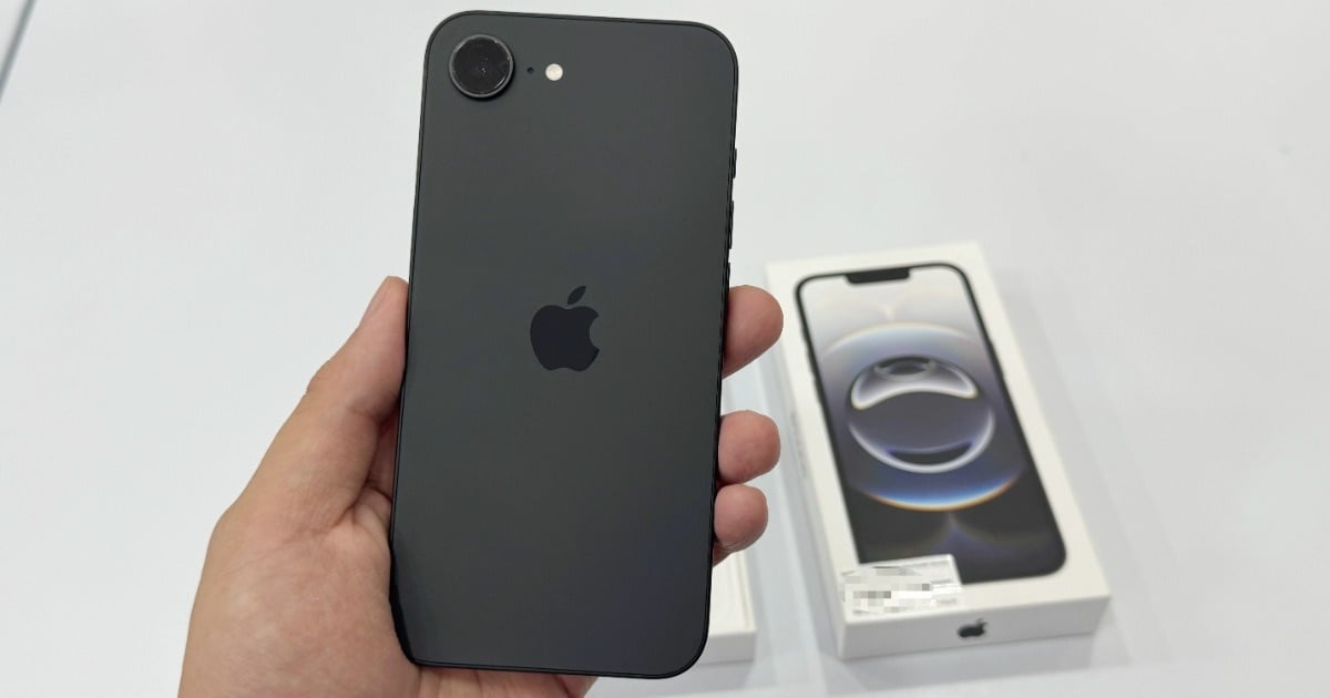Giá iPhone 16e giảm về mức thấp nhất từ khi lên kệ