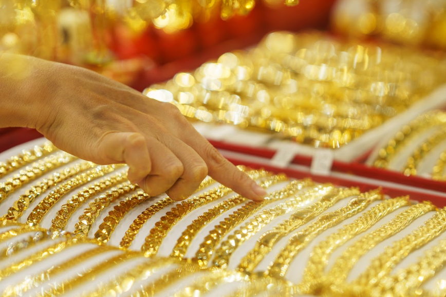 Gold prices today, March 14, 2025, simultaneously reached a new peak, approaching 100 million VND/tael