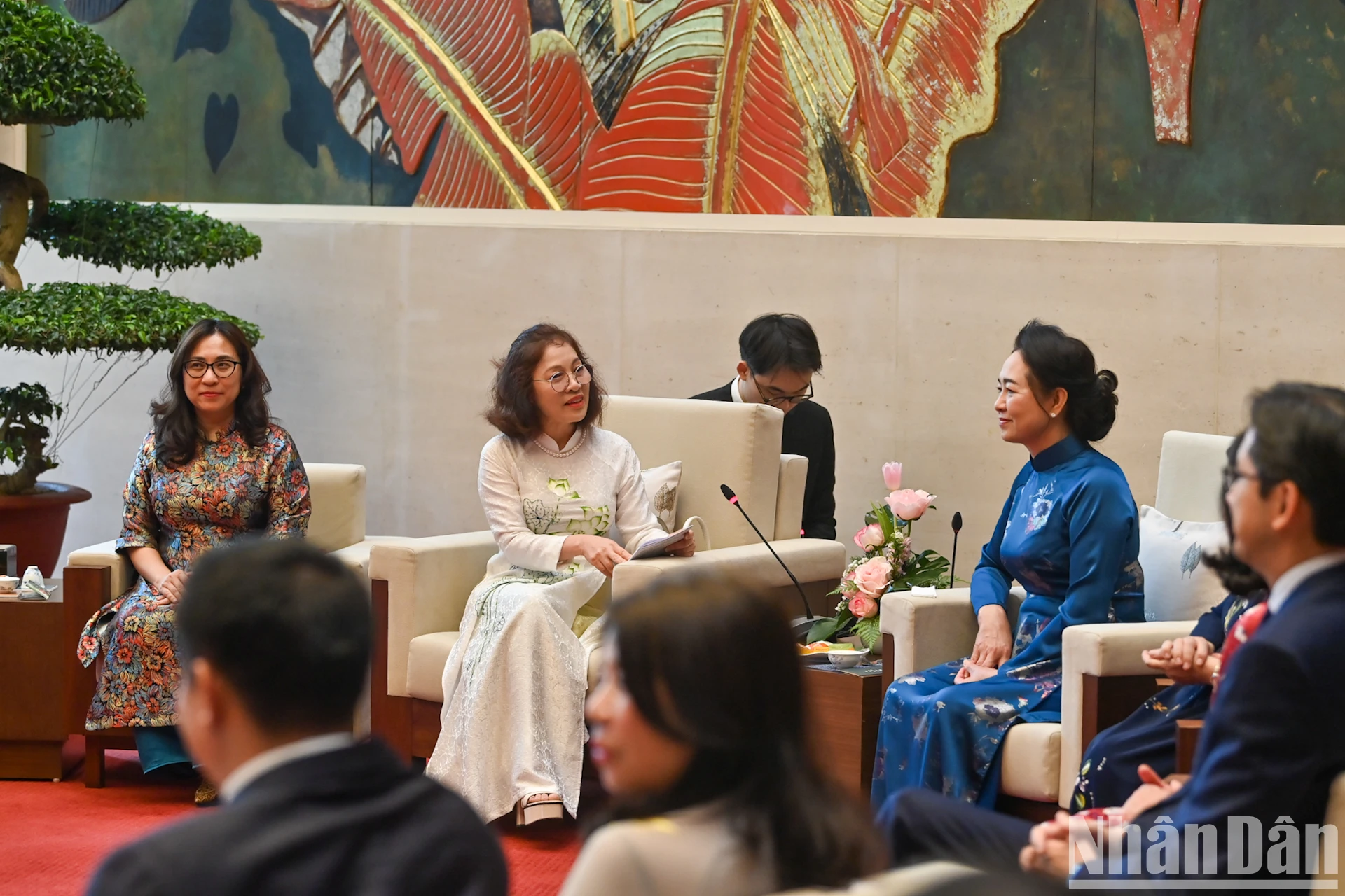 [Foto] La esposa del presidente de la Asamblea Nacional tuvo una reunión amistosa con el Grupo de Mujeres de la Comunidad de la ASEAN. Foto 10