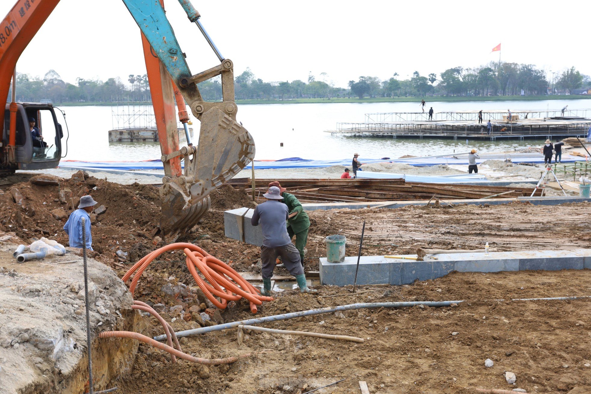 Close-up view of the multi-billion dollar live stage appearing for the first time along the Perfume River, photo 4