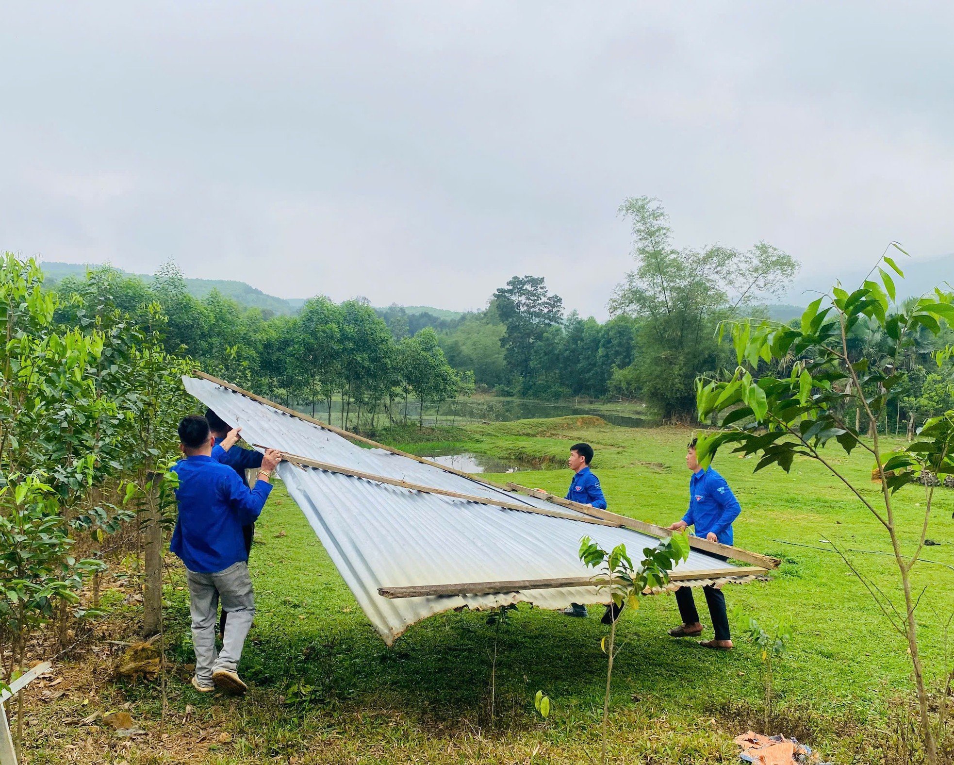 Tuổi trẻ Hà Tĩnh góp sức trẻ xóa nhà tạm, nhà dột nát ảnh 8