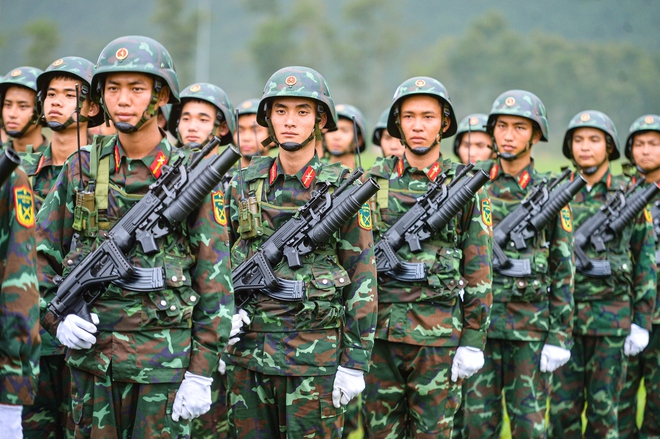 Dàn vũ khí 'đặc biệt' của khối diễu binh kỷ niệm 50 năm thống nhất đất nước- Ảnh 6.