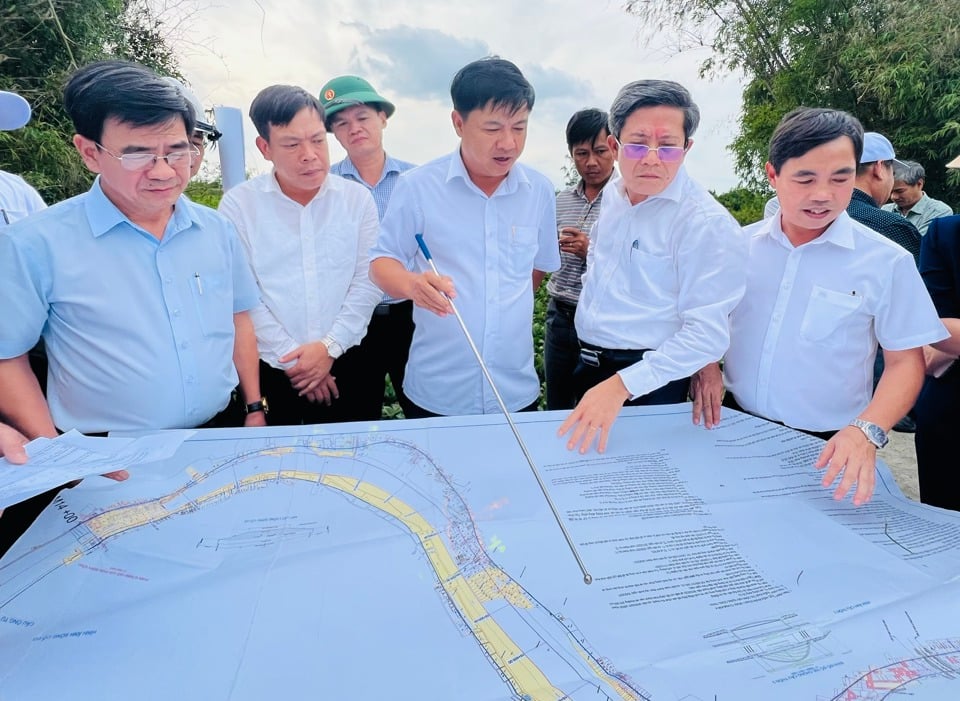 Die Führer der Provinz Quang Nam sind wiederholt vor Ort gewesen und haben Anweisungen gegeben.