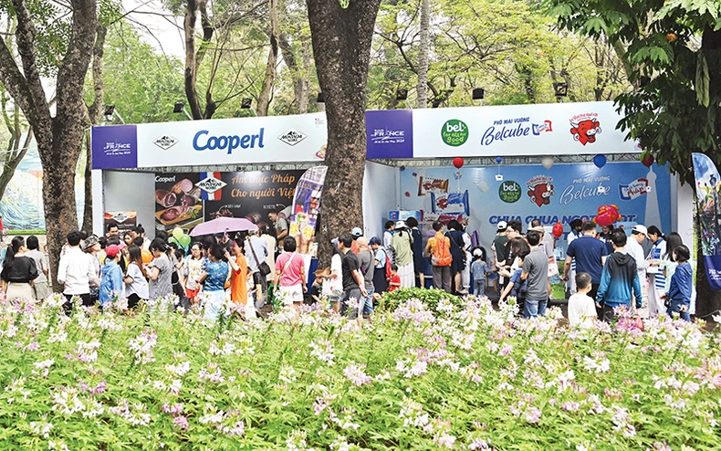 Erleben Sie französische Küche und Kultur in Hanoi Foto 2