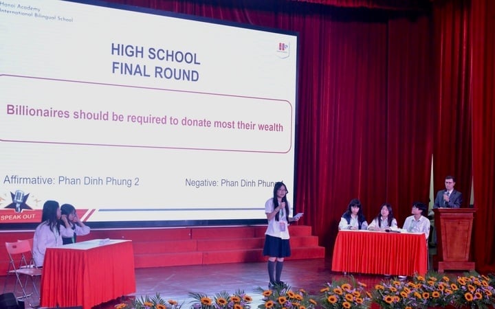 Speak Out 2025 ha traído consigo un campo de juego intelectual explosivo y a la vez desafiante para los estudiantes de secundaria en Hanoi.