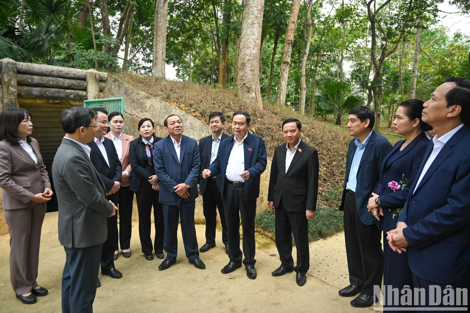 [Foto] Der Vorsitzende der Nationalversammlung, Tran Thanh Man, besucht die besondere nationale Reliquienstätte Tan Trao, Foto 8