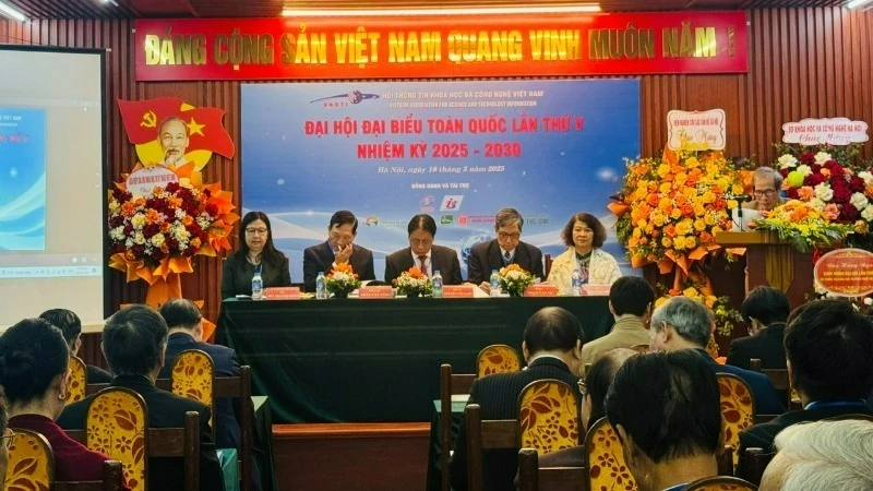 Le 5e Congrès des délégués de l'Association vietnamienne pour l'information scientifique et technologique