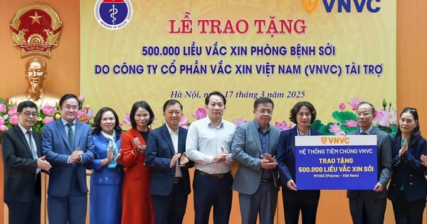 Bộ Y tế tiếp nhận 500.000 liều vaccine sởi từ VNVC