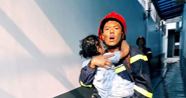 Un bombero relata el momento en que superó el humo y el fuego para salvar a una niña de un incendio en Ciudad Ho Chi Minh.