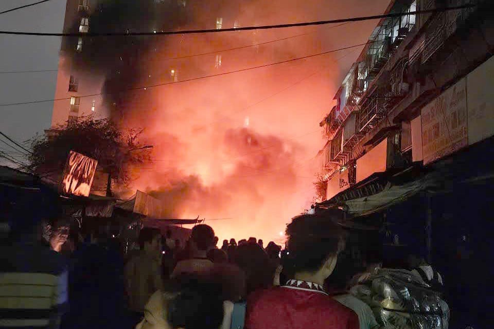 Heftige Brandszene auf dem Thanh Da-Markt, HCMC, Foto 3