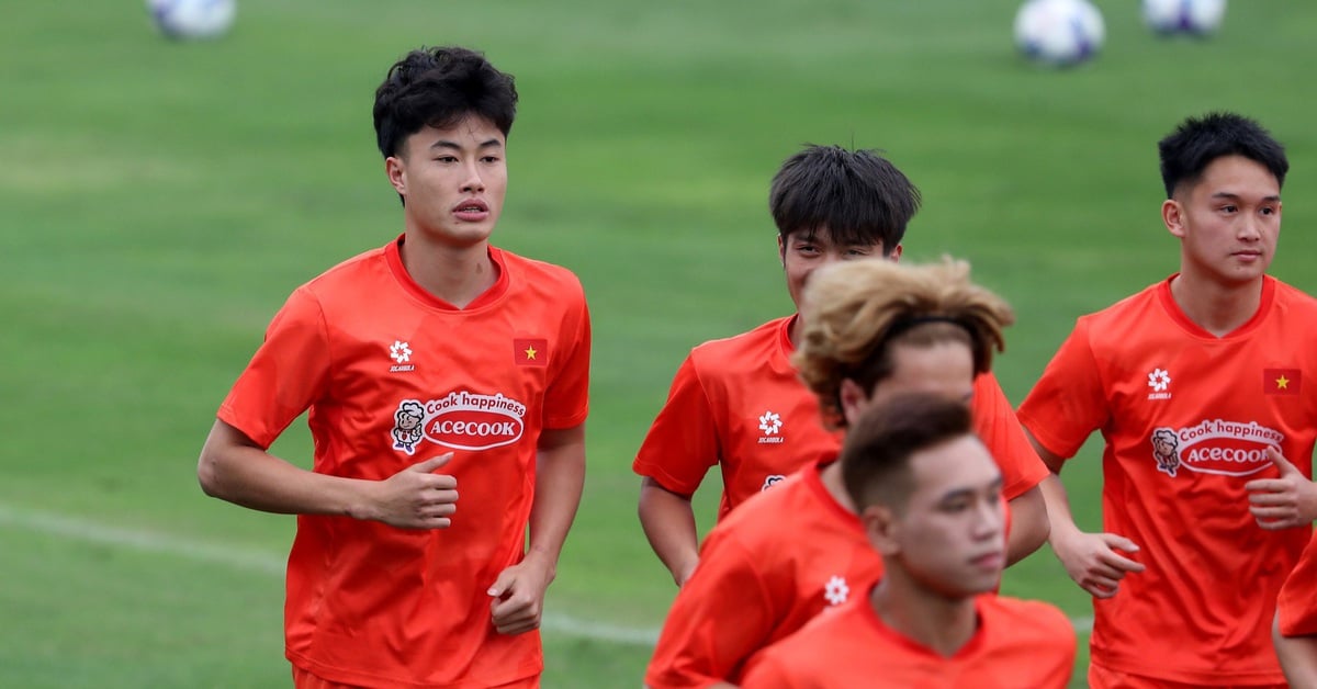 U22 Vietnam has arrived in China, preparing to play against Korea