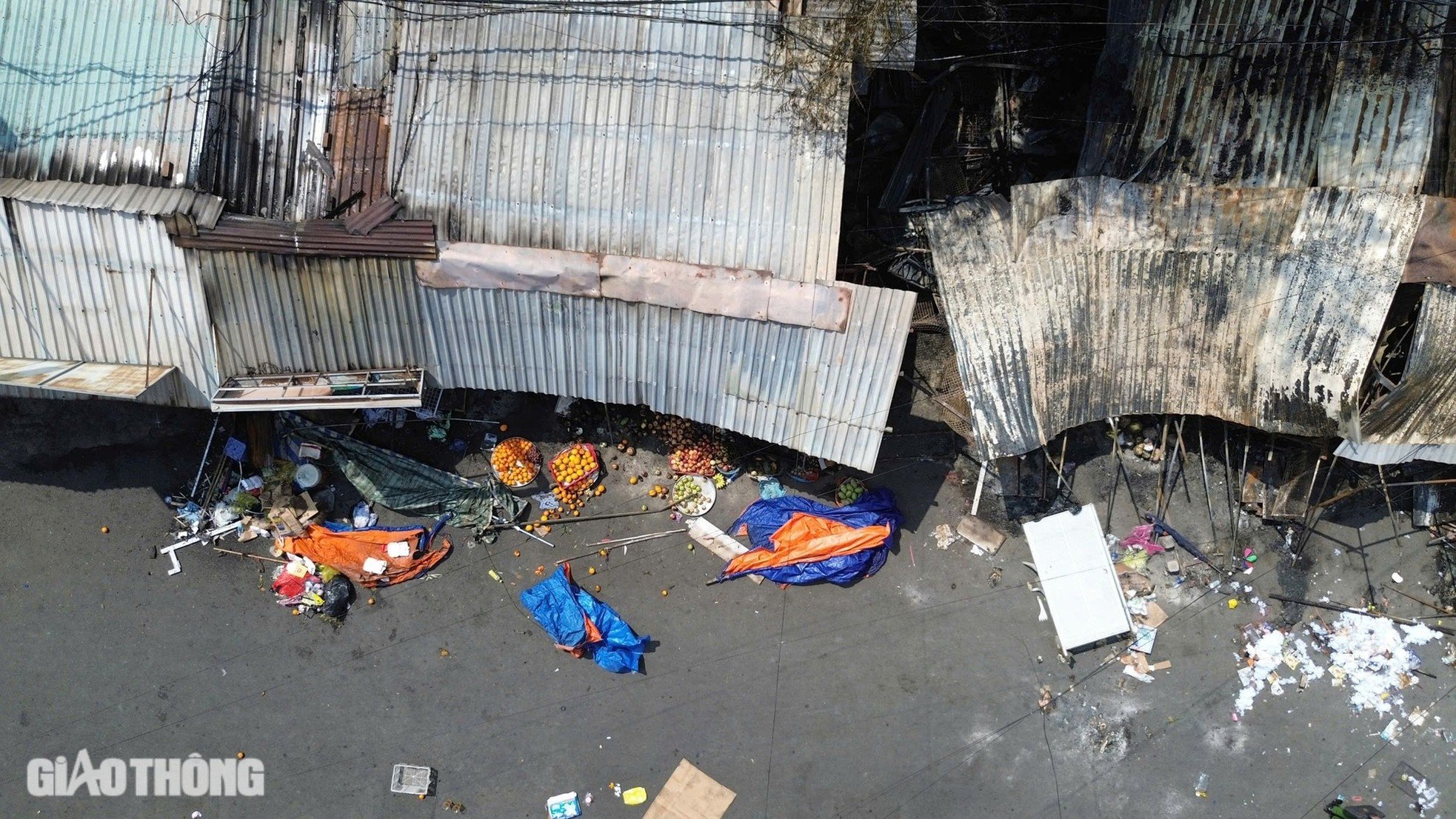 Small traders are stunned after the fire at Thanh Da market in Ho Chi Minh City, photo 5