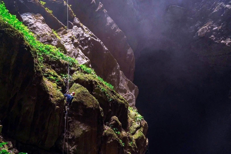 Experimente la tirolesa en el sumidero Nightmare en el Parque Nacional Phong Nha-Ke Bang