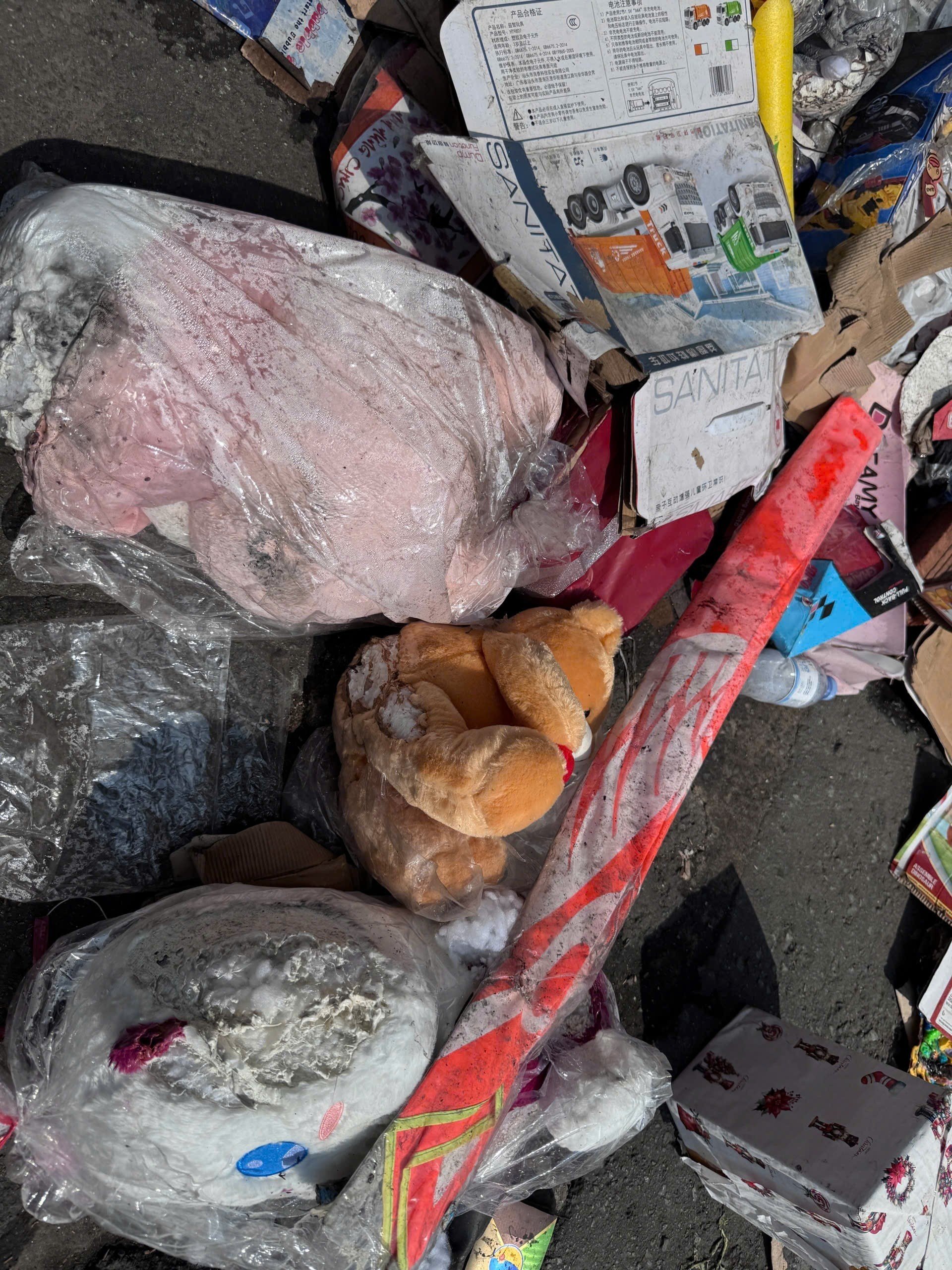 ホーチミン市のタンダ市場で発生した火災に、小規模商人たちは衝撃を受けている。写真12