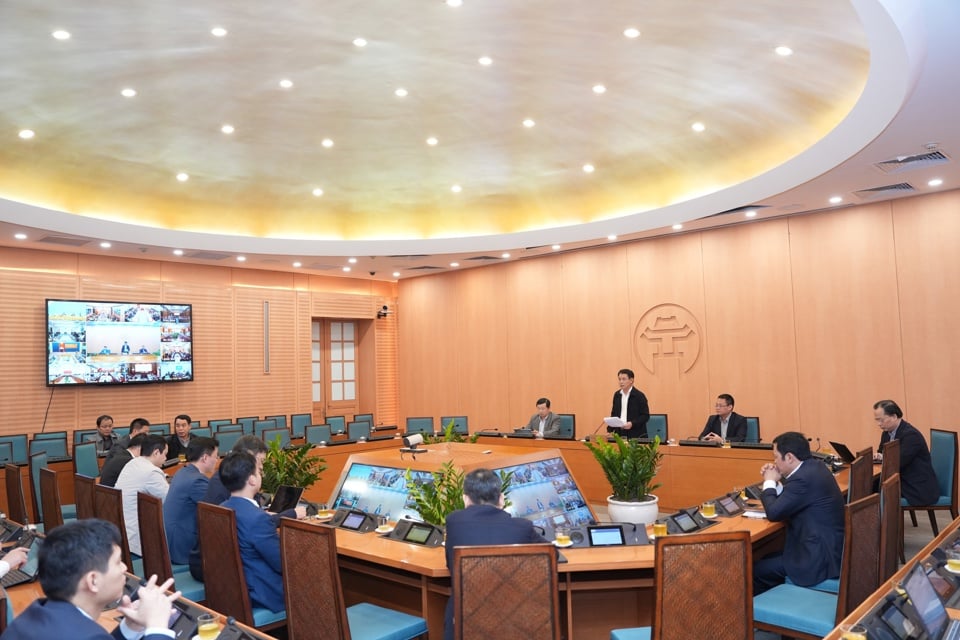 Les délégués participant à la Conférence au siège du Comité populaire de Hanoi. 