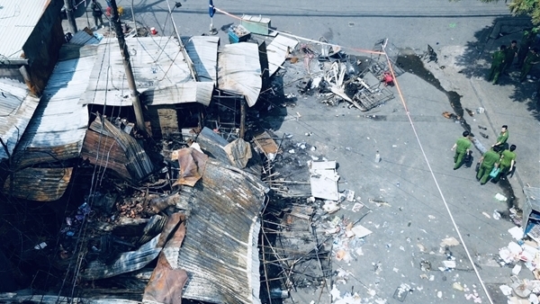 Milliardenschäden durch Brand an sieben Kiosken vor dem Thanh Da-Markt