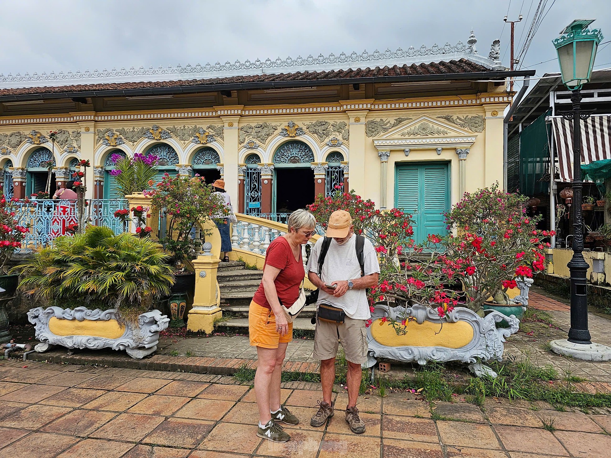 Tourists are fascinated by the house that filmed the famous movie 'The Lover' photo 15