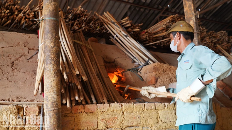 Erlebnis im Dorf „Zähmung von Erde und Feuer“ in Bac Ninh Foto 6