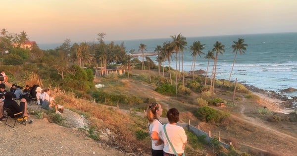 Pendiente del atardecer alrededor de la montaña en Binh Thuan, ¿qué tan hermosa es la escena cinematográfica a la que la gente acude?