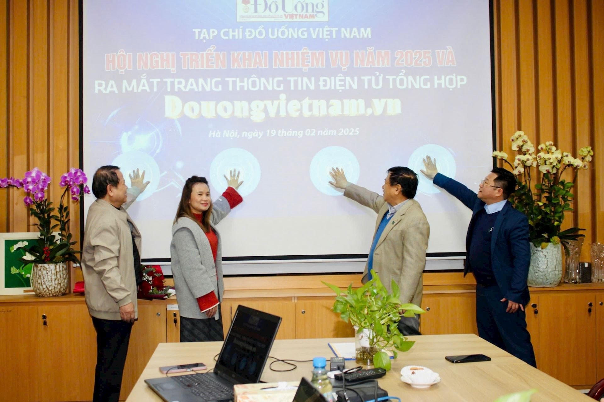 ผู้นำ VBA และสมาคมโภชนาการเวียดนามเปิดตัวเว็บไซต์ข้อมูลอิเล็กทรอนิกส์ Douongvietnam.vn.jpeg