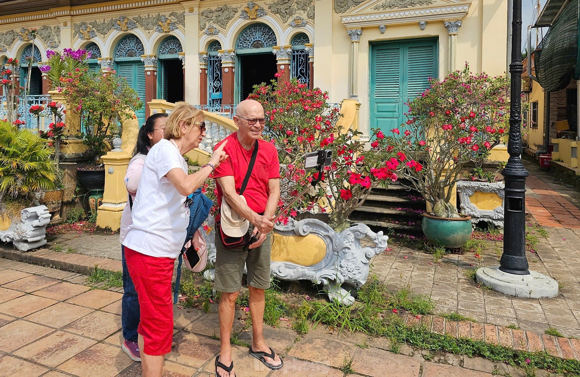 Tourists are fascinated by the house that filmed the famous movie 'The Lover' photo 13