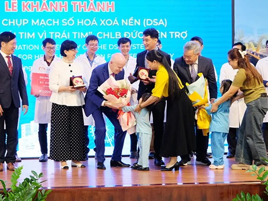 The first person to receive the 'Dedication to Da Nang' award: "What is the use of having a lot of money?"