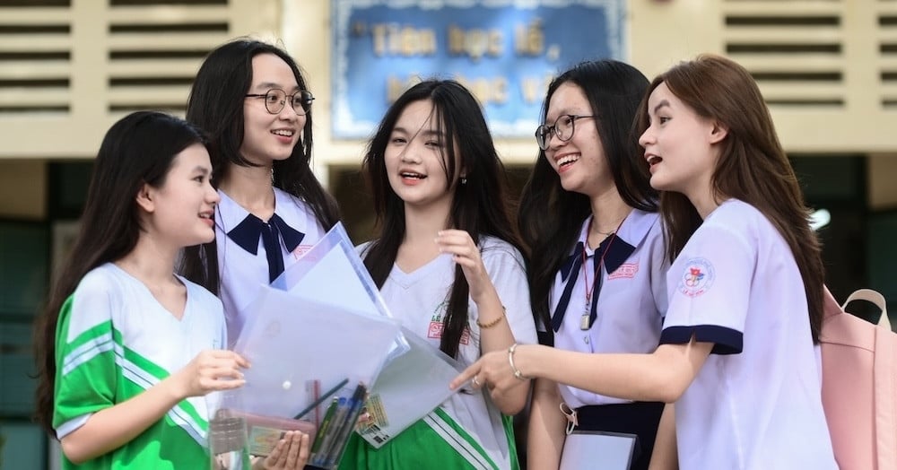 Hanoi and Ho Chi Minh City propose to organize high school graduation exams 3 weeks early