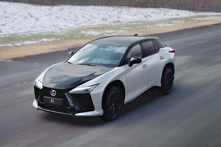 SUV dien Lexus RZ 2025 ra mat, chay toi da 575 km/lan sac